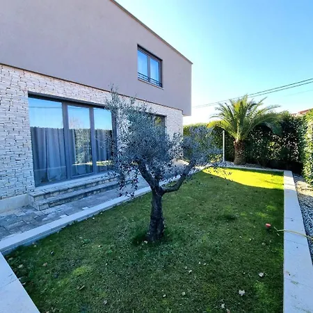 Villa Grey *